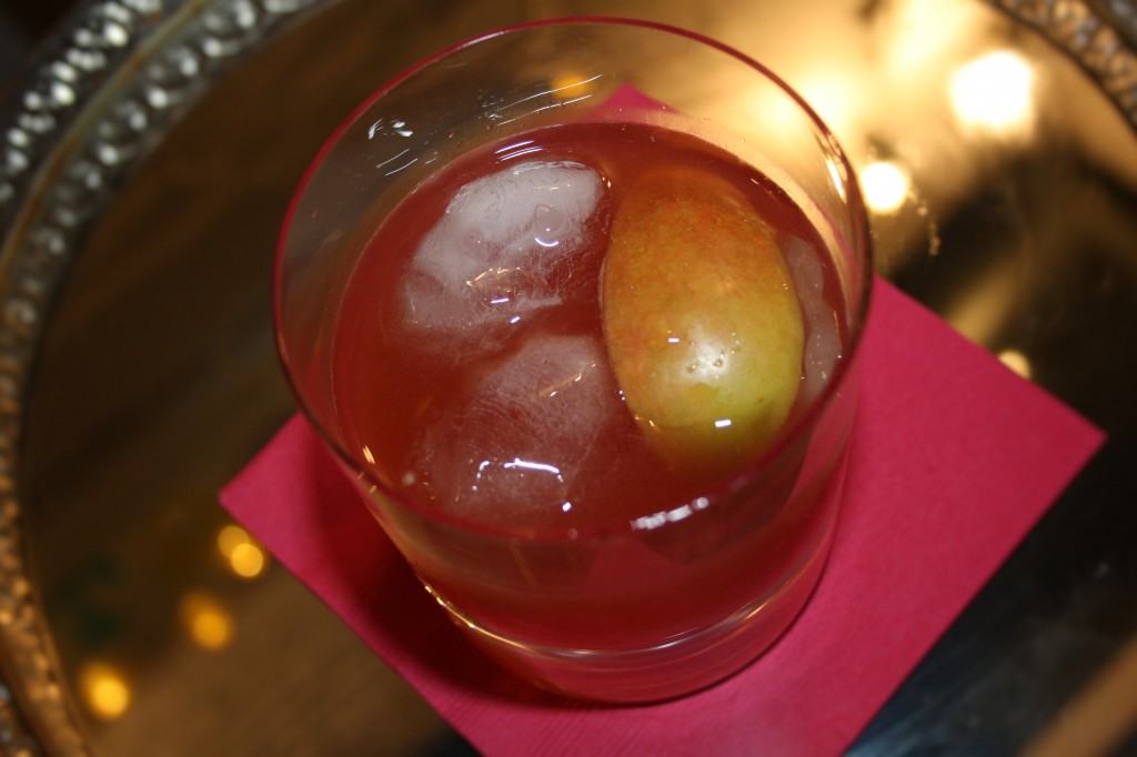 Amaretto-cranberry-apple-cocktail-lucyloves-foodblog