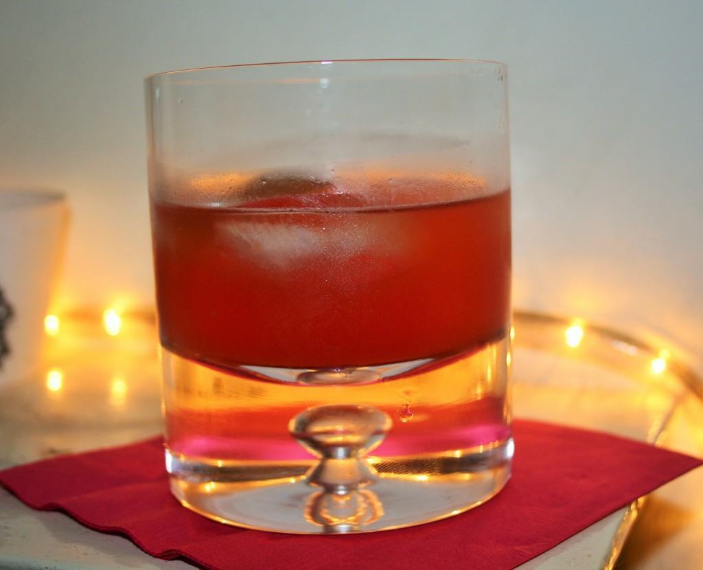 Amaretto-cranberry-apple-cocktail-lucyloves-foodblog