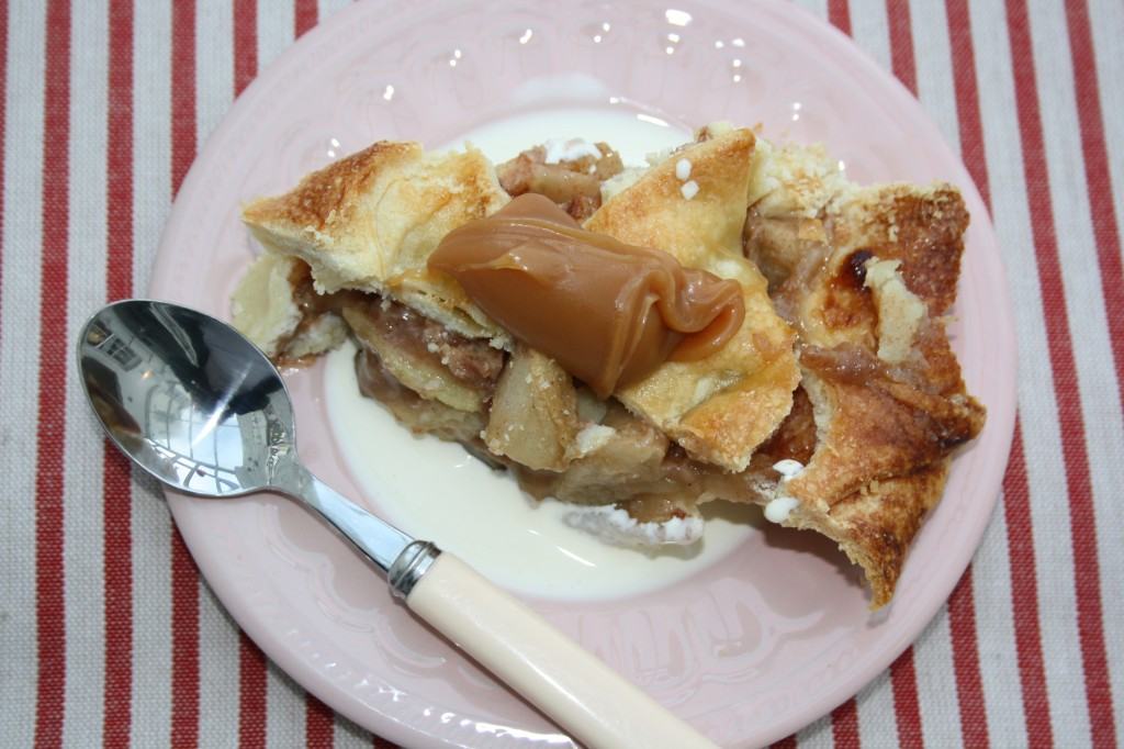 Caramel-apple-pie-lucyloves-foodblog