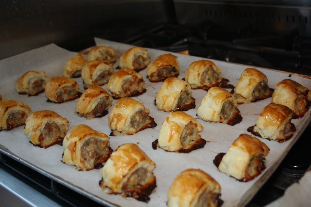 Cocktail-sausage-rolls-lucyloves-foodblog