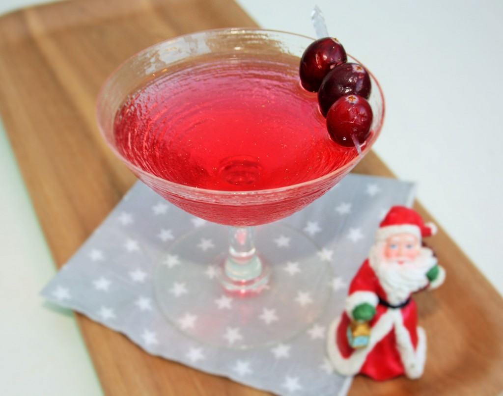 Christmas-cranberry-martini-lucyloves-foodblog